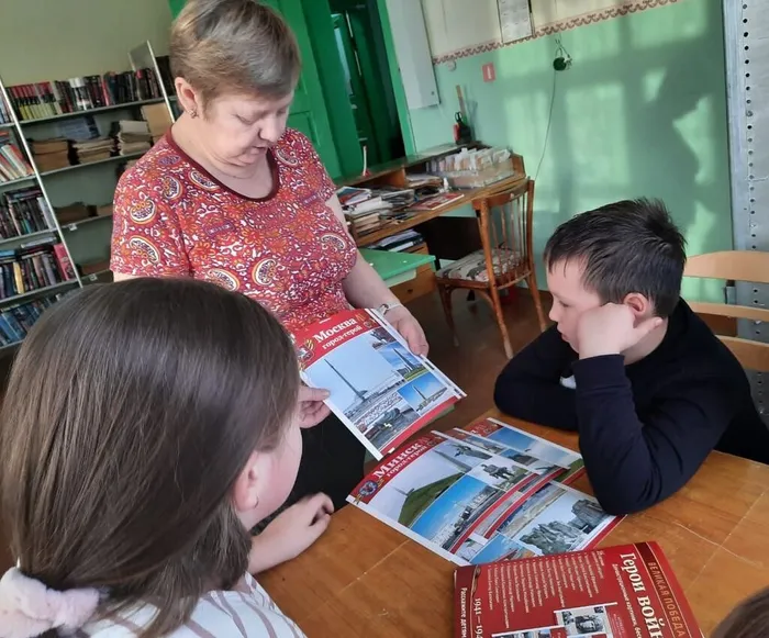 Патриотический час «Нам вечно помнить подвиги Героев» в Библиотеке п. Сосьва