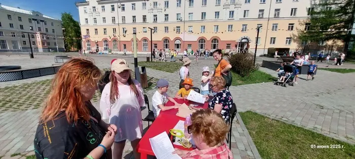 День защиты детей: яркий праздник на площади Мира с Библиотекой для детей и молодежи