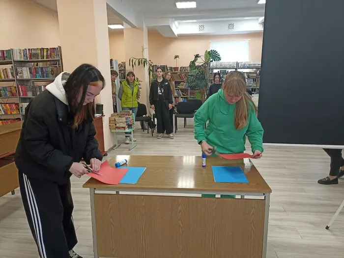 Устный журнал "Флаг России над Кремлем" в Библиотеке семейного чтения пос. Калья