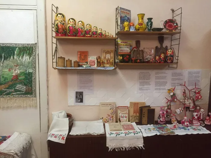 Выставка - экспозиция "Традиции живая нить"