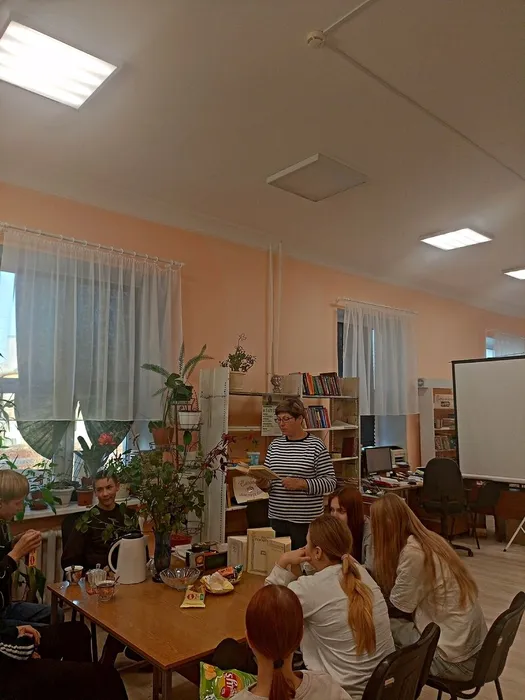 Поэтический час «Белые журавли» в Библиотеке семейного чтения п. Калья