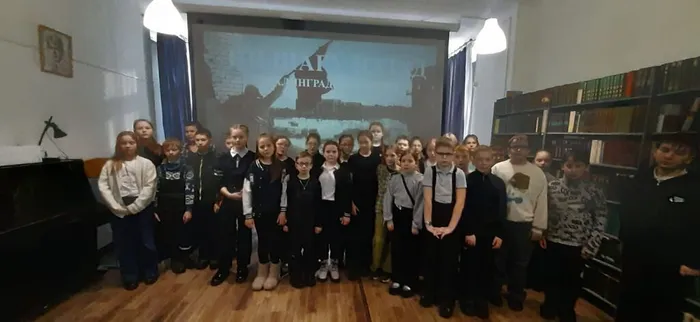 Час мужества «Ни шагу назад» прошел в Центральной городской библиотеке