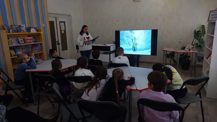 Литературный час «Он живет в Великом Устюге - Всероссийский Дед Мороз» в Библиотеке для Детей и Молодежи