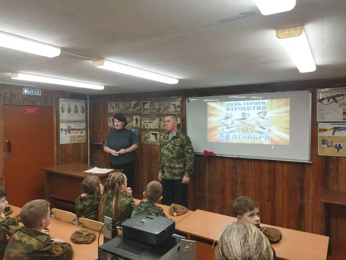 Патриотический час «России верные сыны»