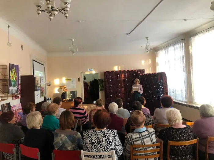 Добрым словом нас мама согреет