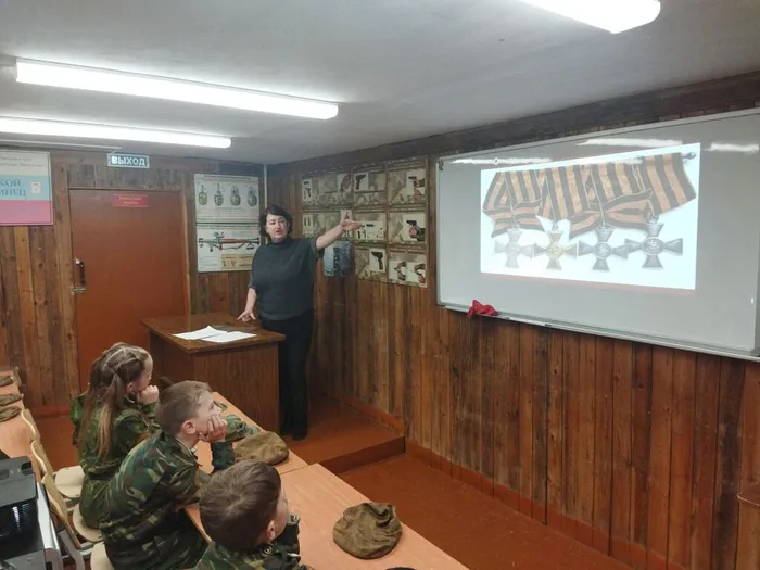 Патриотический час «России верные сыны»
