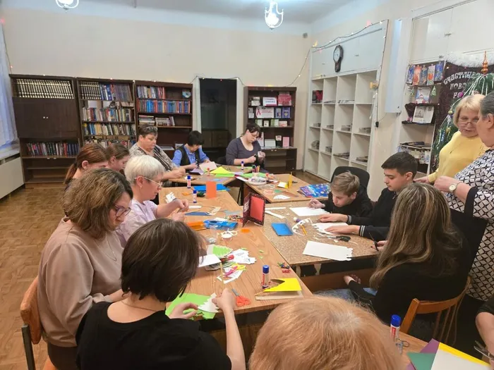 Мастер-класс "Новогодняя открытка воину" в библиотеке поселка Черемухово
