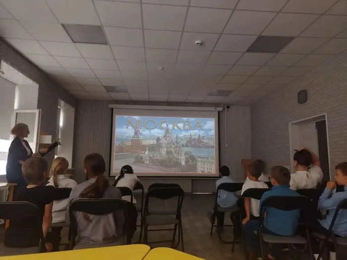 Час патриотизма «Наша страна — Российская Федерация» в Центральной городской библиотеке им. А. Н. Арцибашева