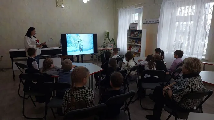 Литературный час «Он живет в Великом Устюге - Всероссийский Дед Мороз» в Библиотеке для Детей и Молодежи