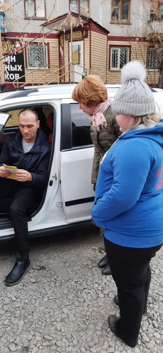 раздаем буклеты 4.JPG