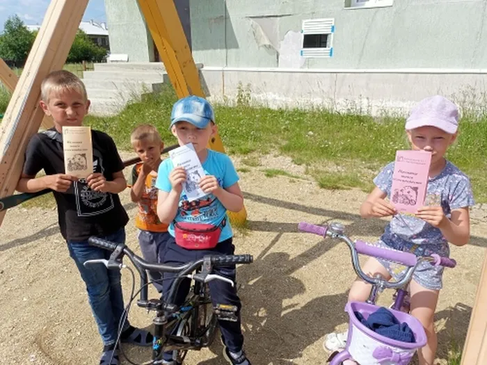 раздача буклетов у клуба