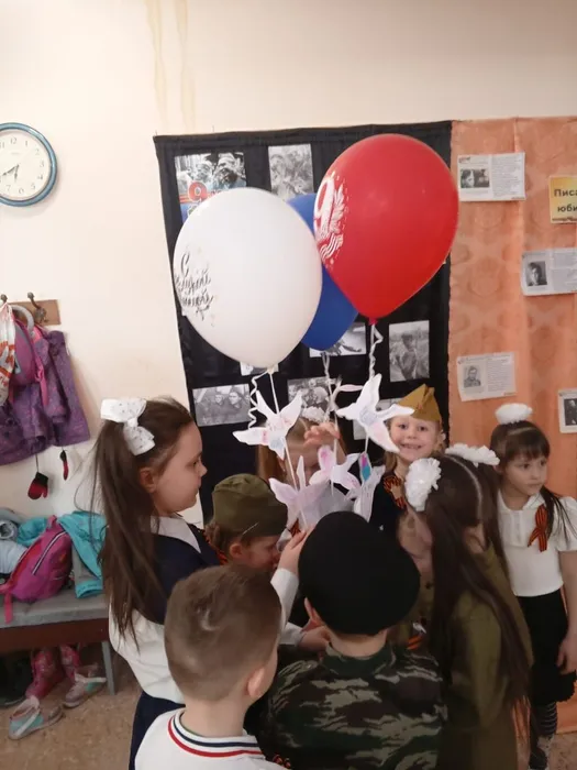 День Победы см Библиотекой для детей и молодежи!